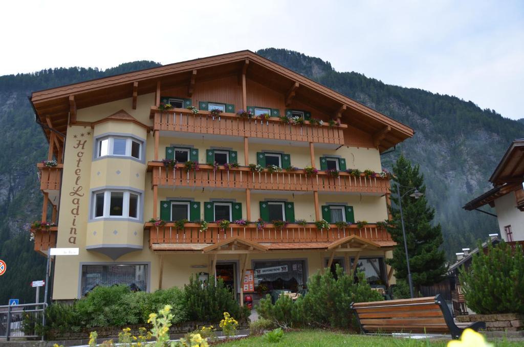 Ladina Hotell